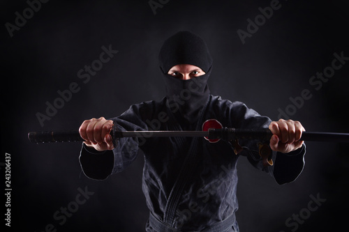 Fotomural Powerful ninja portrait with katana