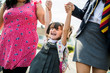 © Rawpixel.com - Mother and daughters on the way to school