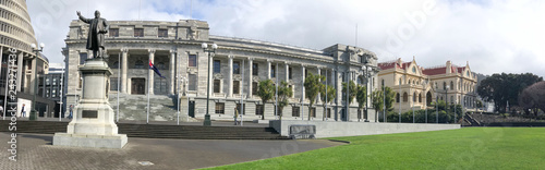 Fotografía WELLINGTON, NEW ZEALAND - SEPTEMBER 5th, 2018: New Zealand Parliament Buildings on a sunny day