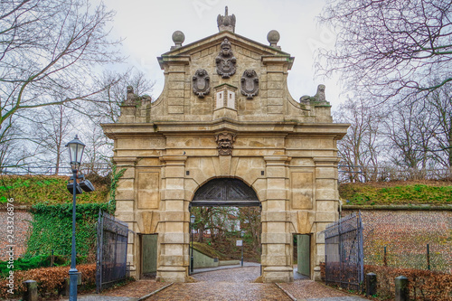 Foto The Leopold Gate to the fortress Vysehrad in Prague (Praha), Czech Republic