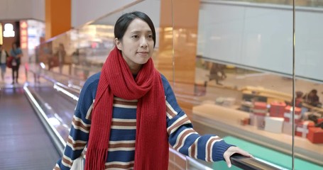 Canvas Print - Woman take escalator in shopping mall