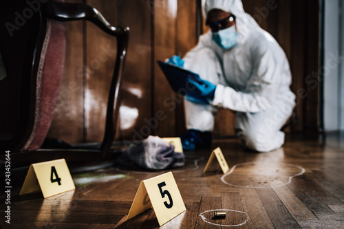 Fotomural Crime Scene Detective Examining Evidence