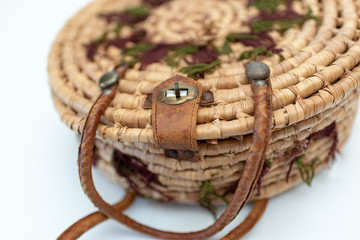 Round straw basket with leather handles