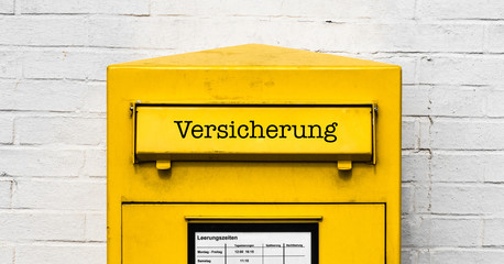 Canvas Print - Versicherung Briefkasten