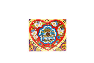 Wall Mural - ceramic souvenir toy in the form of heart with beautiful color painting on isolated white background reflecting the national Russian culture with the inscription in Russian: Cheese Board With love