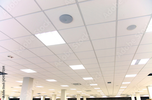 White Office Ceiling With White Tiles And Lighting Kaufen