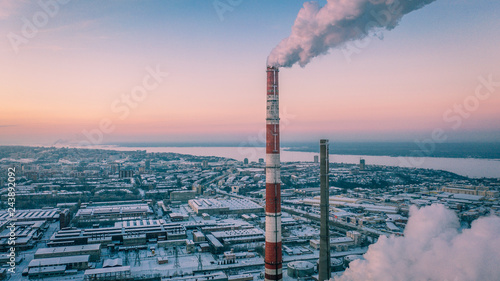 Plakat Widok z lotu ptaka Łącząca elektrownia cieplna w strefie przemysłowej. Czeboksary, Rosja. Ciężki przemysł z góry.