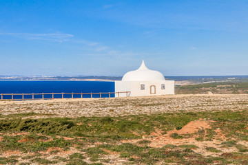 Vista da Ermida da Memória ou Capela da Memória dos Números em Cabo Espichel Sesimbra