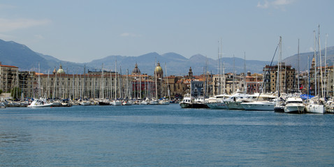 Wall Mural - Palermo harbour and skyline