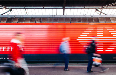 Movement of people walking in train station  Zurich HB