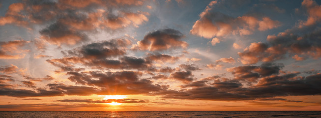 Poster - Panoramic shot of beautiful sunrise over the ocean with copy space