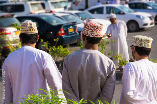 Three Omani men shoulders in traditional clothes with dishdasha and kuma Tableau sur Toile