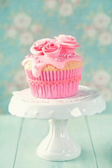 Poster - Cupcake with pink flowers