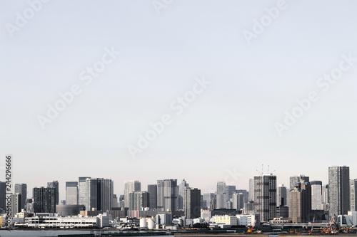 Foto A scenery of a high-rise apartment that stands on the waterfront in Tokyo