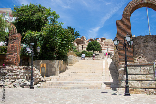 Fotografia Old street and ancient building in Nessebar. Bulgaria