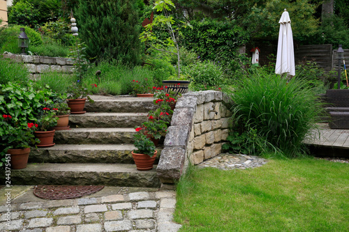 Terrassenformige Gartengestaltung Eines Hanggrundstucks Treppe