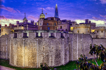 Wall Mural - Tower of London in the evening