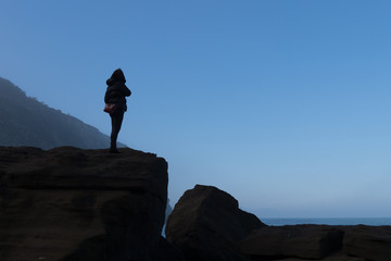 girl with her back facing the sea