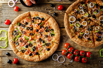 Pizza with shrimp, olives, green pepper and onion