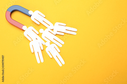 Cuadros en Lienzo Magnet attracting people traffic on color background, top view with space for text