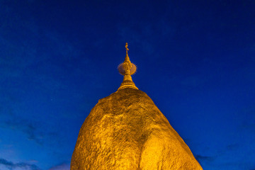 Wall Mural - Mt Kyaiktiyo (Golden Rock), Myanmar