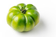 frische grüne Tomate auf weißem Hintergrund