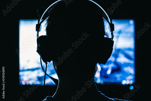 Photo  Woman playing video games