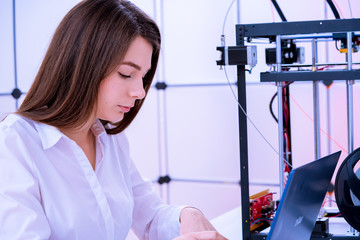 Canvas Print - Young women designer in 3d printing lab