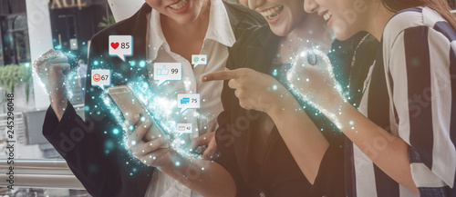 Fotografía woman team work group are check the social network media and use application in