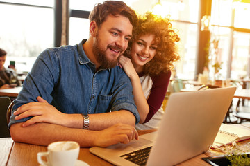 Poster - Man and woman on break in cafe