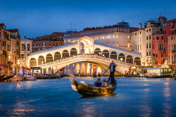 Rialtobrücke in Venedig, Italien