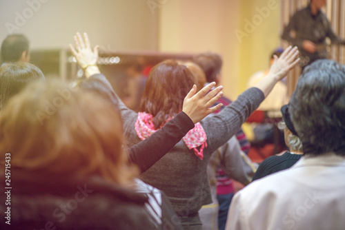 Fotografía Christian congregation worship God together