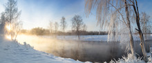 панорама рассвета на Рефтинском водохранилище зимой, Россия Урал, февраль 