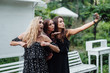 © teksomolika - Three girls make selfies