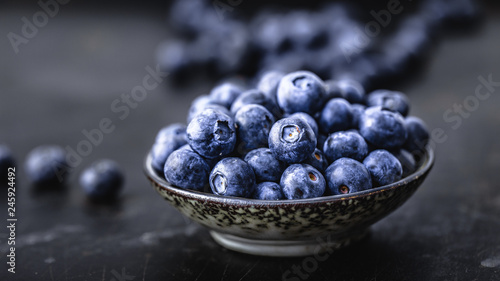 Fotografía Juicy and fresh blueberries on a beautiful background