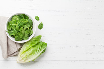 Romaine lettuce and spinach salad