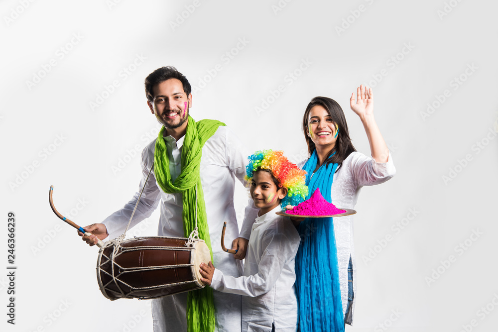 couple playing holi