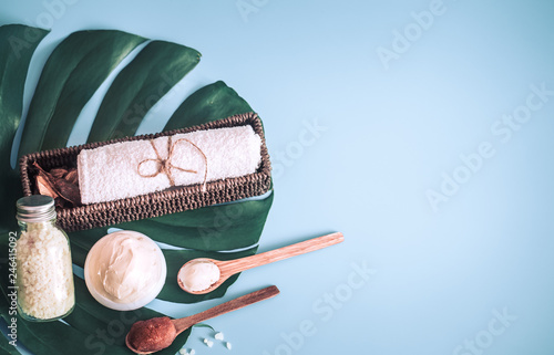 Cuadros en Lienzo Composition of spa items on a colored background