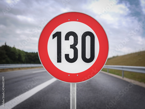 Fotografía Tempolimit 130 Geschwindigkeitsbegrenzung hundertdreißg km/h 3d illustration