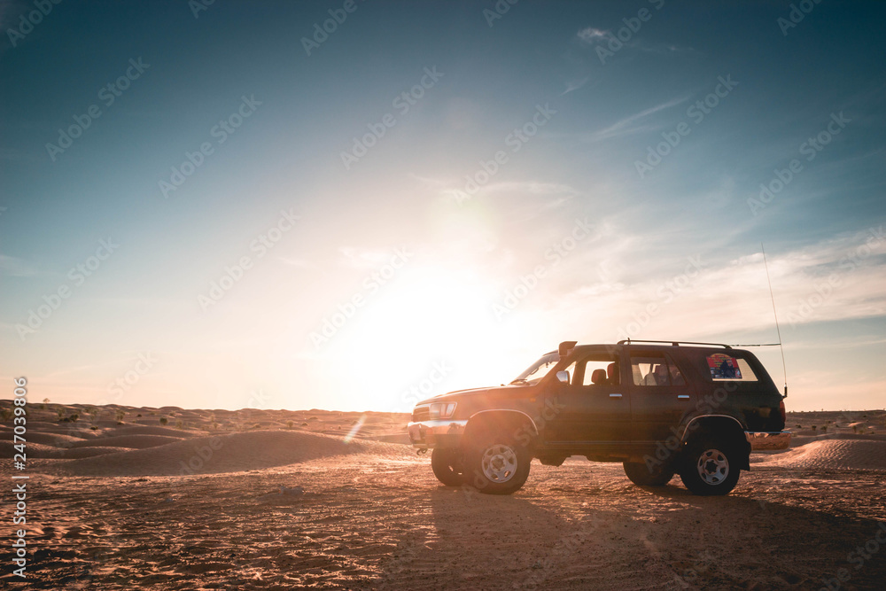 Adventure trip in the Sahara desert, excursion with 4x4 vehicle 素材庫相片 ...