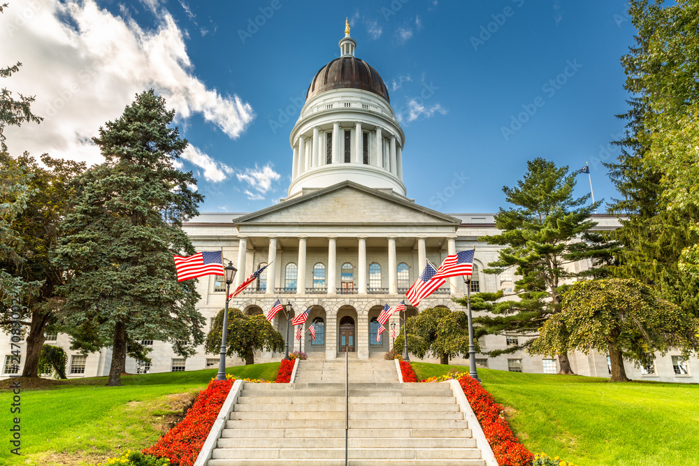 Maine State House, in Augusta, on a sunny day. The building was completed in 1832, one year after Augusta became the capital of Maine - obrazy, fototapety, plakaty 