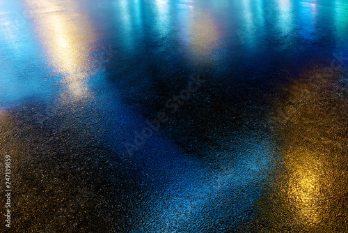 Fotografía Wet colored asphalt. Road texture. Road background