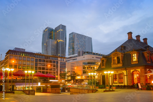 Evening cityscape of Frankf...