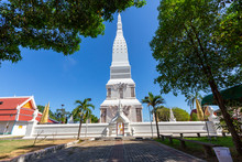 (Phra That Tha Uthen) Famous Old Relics That Have Been With Nakhon Phanom For A Long Time And Beautiful Architecture.thailand