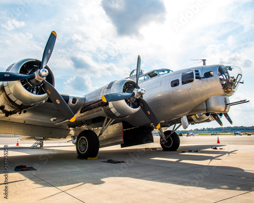 Cuadros en Lienzo Aluminum Overcast, B-17G-105-VE, s/n 44-85740, civil registration N5017N, is one