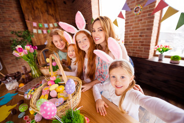 Poster - Close up photo company foxy three small girls children day easter two mommy pretty table full handmade craft big wooden have good great time together make take selfies speak talk tell skype video call