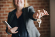© Rawpixel.com - Real estate agent handing over the keys