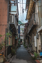 尾道市 繁華街の路地風景