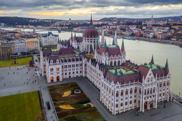 Wall Mural - Budapest, Hungary - Aerial view of the Parliament of Hungary with Szechenyi Chain Bridge, Buda Castle Royal Palace, Matthias Church and Fisherman's Bastion at background at sunset