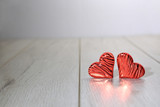 Fototapeta  - Dwa czerwone serca na deskach, 14 lutego, Walentynki.